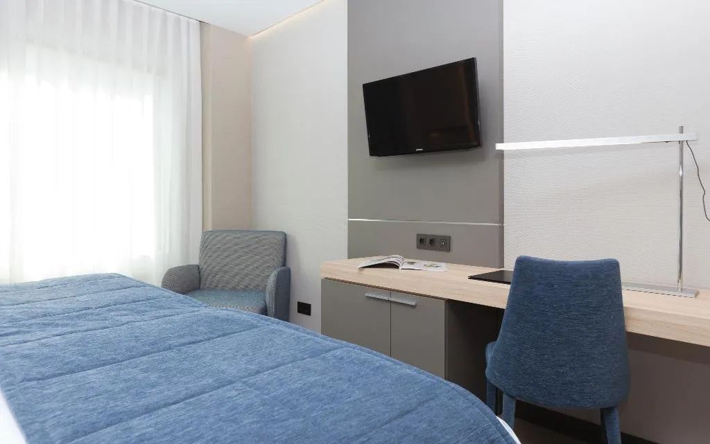DOUBLE SINGLE USE DELUXE Room, Liabeny, Madrid