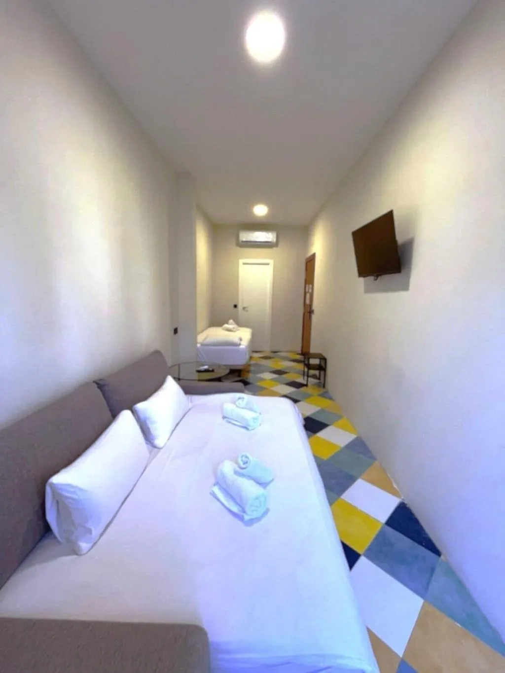 Room, Montera Center Madrid, Madrid