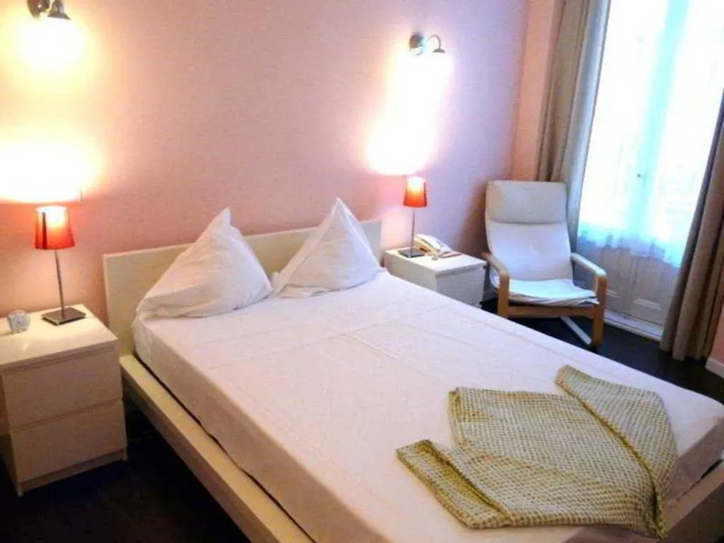 Room, Hostal Pizarro, Madrid