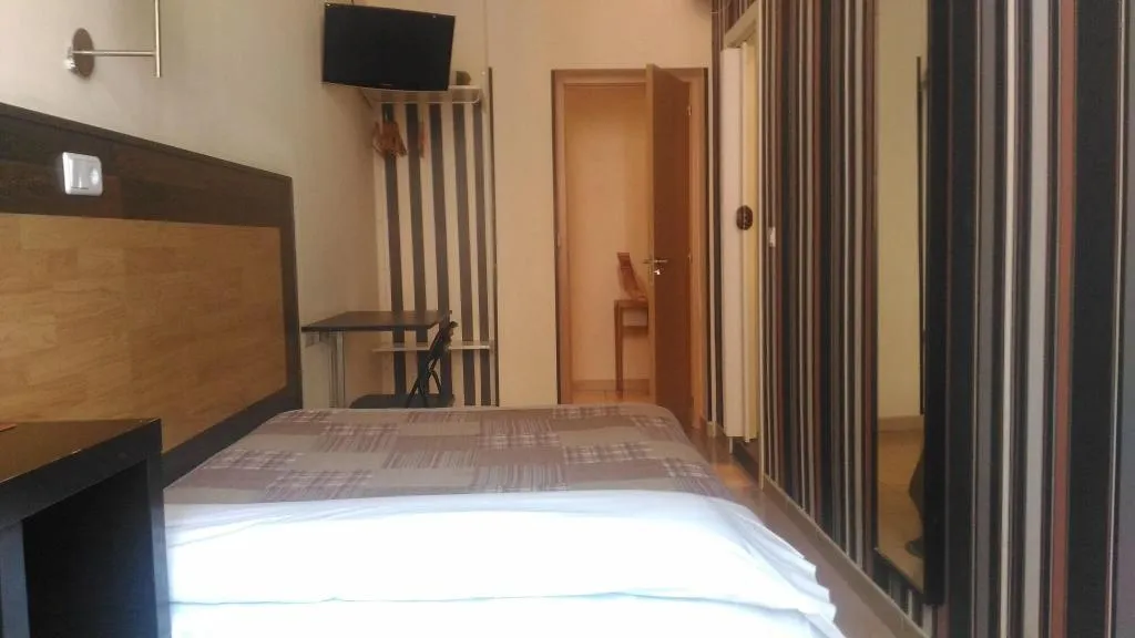 Room, Hostal Alaska, Madrid