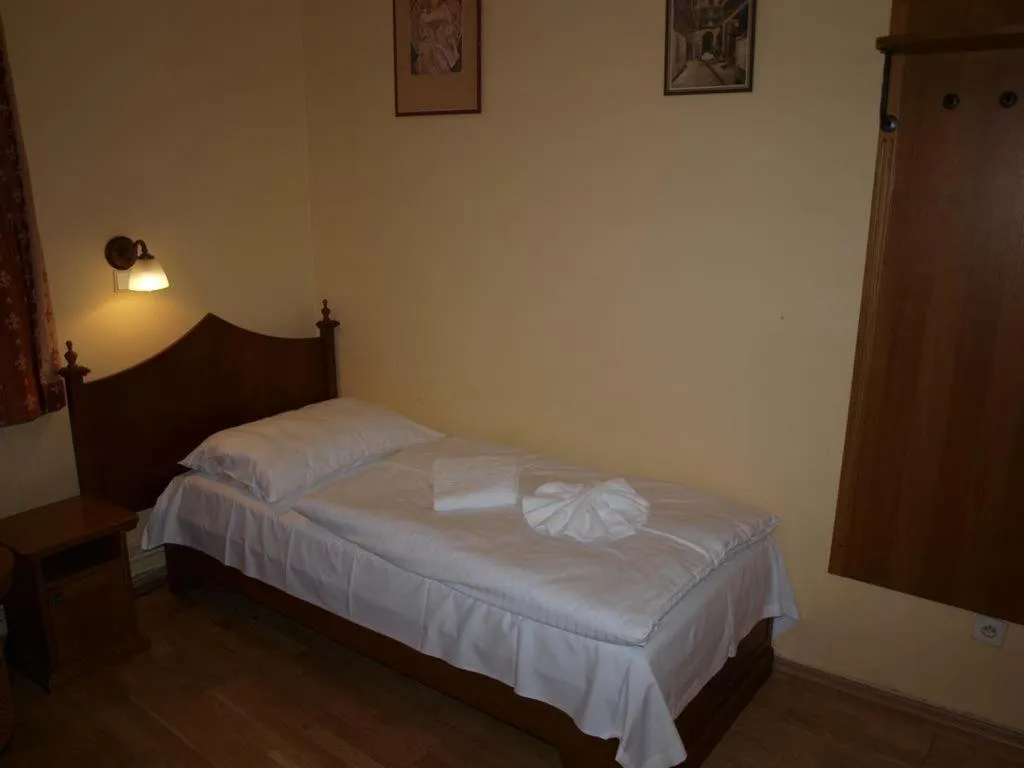 SINGLE STANDARD Room, King George Hotel, Prague