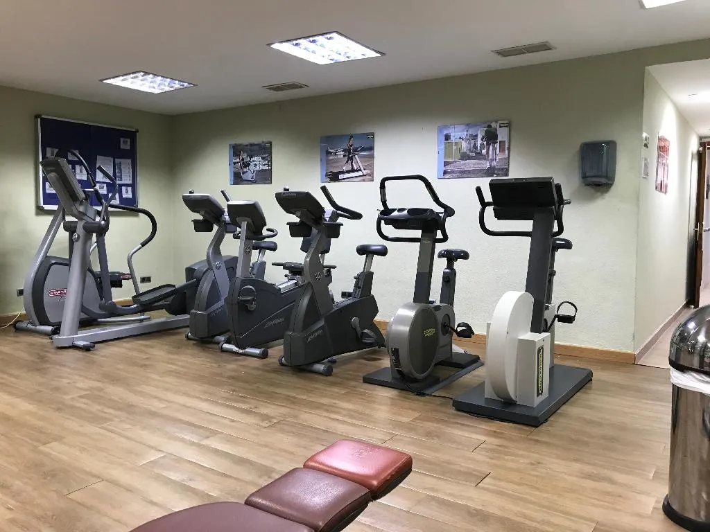 Sports and Entertainment, Macdonald Dona Lola, Costa Del Sol