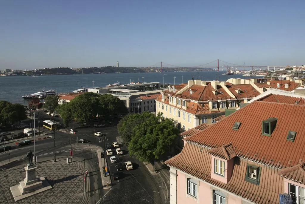 DOUBLE SUPERIOR RIVER VIEW Room, Lx Boutique Hotel, Lisbon
