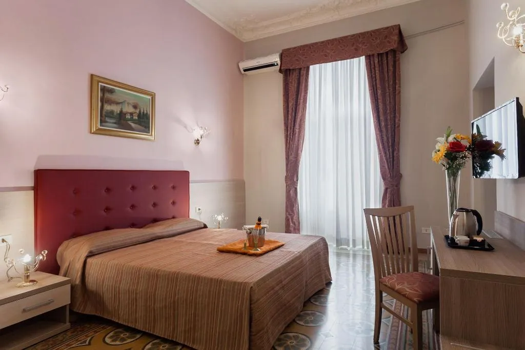 Room, Domus Napoleone, Naples