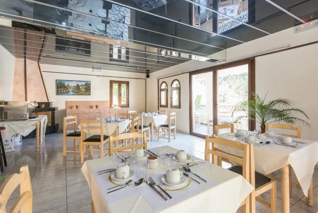 Restaurant, Niriedes-Dionyssos Village, Crete