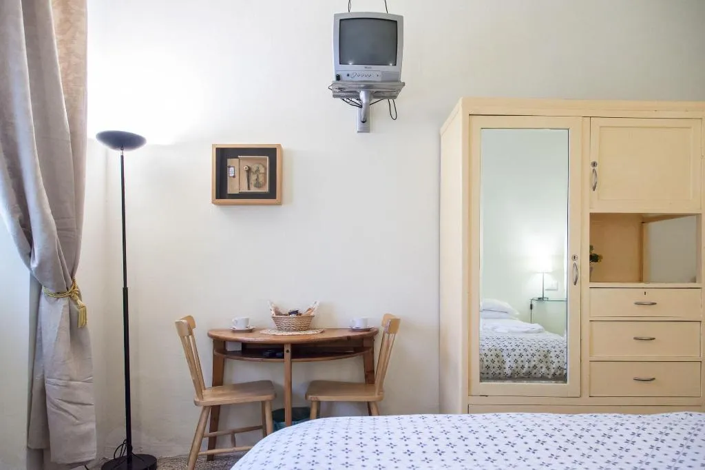 Room, Bed & Bed Cassia, Florence