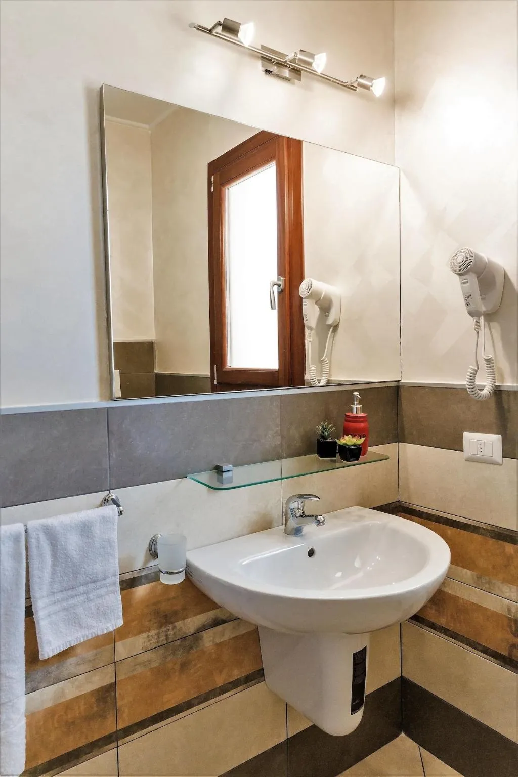 Room, La Piazzetta Guest House, Olbia