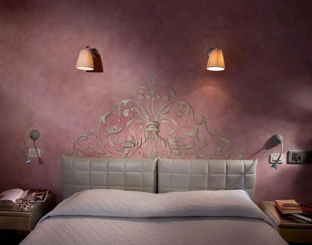 Room, Serenella, Milan