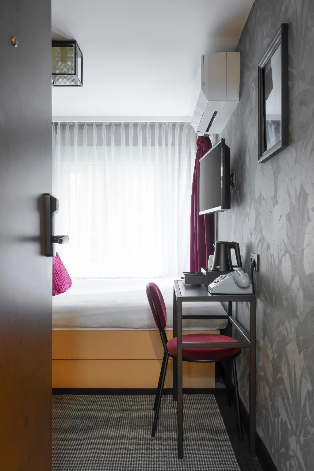 DOUBLE basement Room, Krisotel, Amsterdam