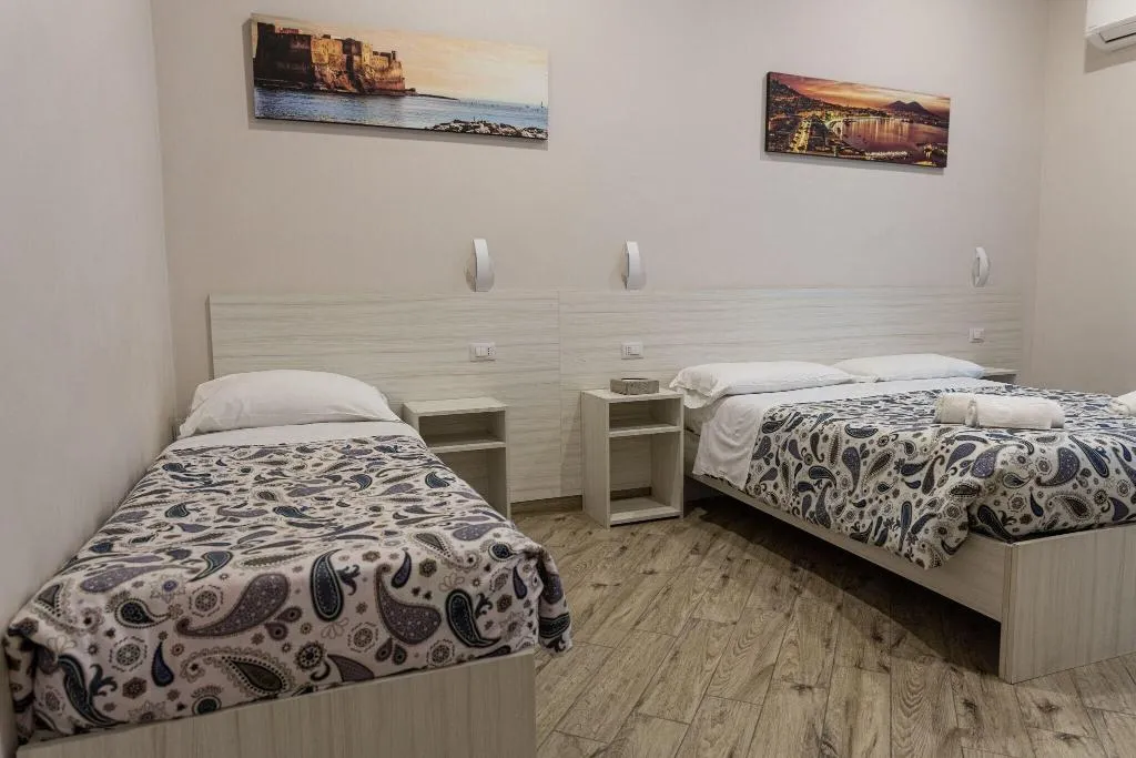 Room, B B Alla Ferrovia, Naples
