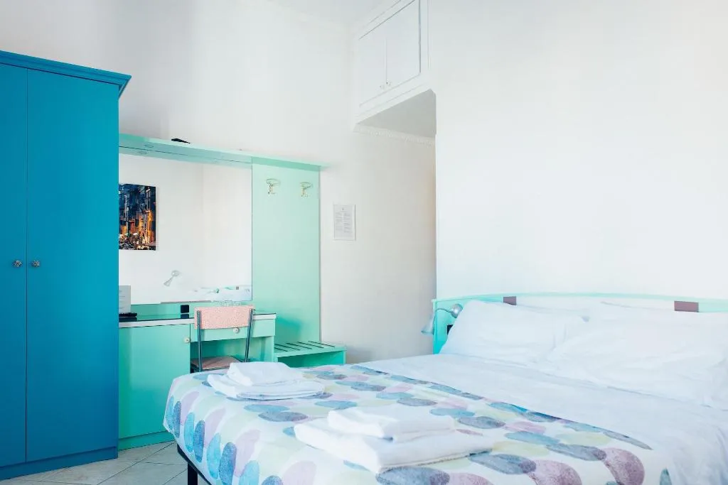 Room, The Beehive, Naples
