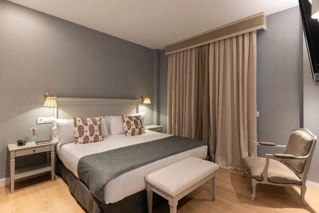 JUNIOR SUITE STANDARD Room, Pax Torrelodones, Madrid