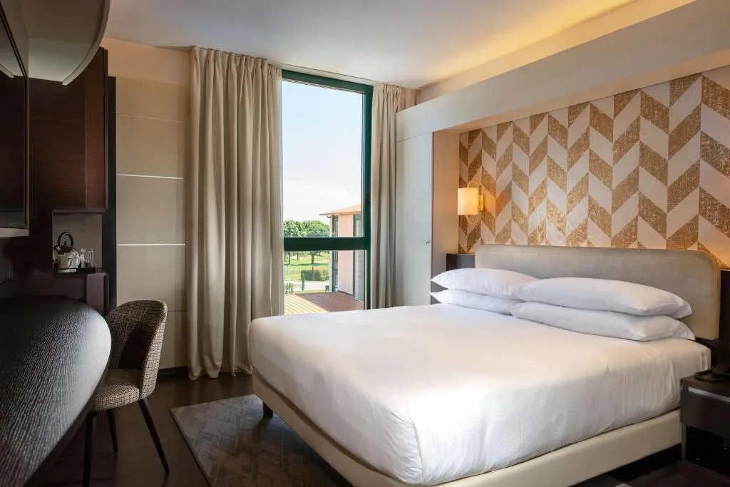 DOUBLE DELUXE WITH VIEWS Room, Doubletree by Hilton Milan Malpensa Solbiate Olona, Milan