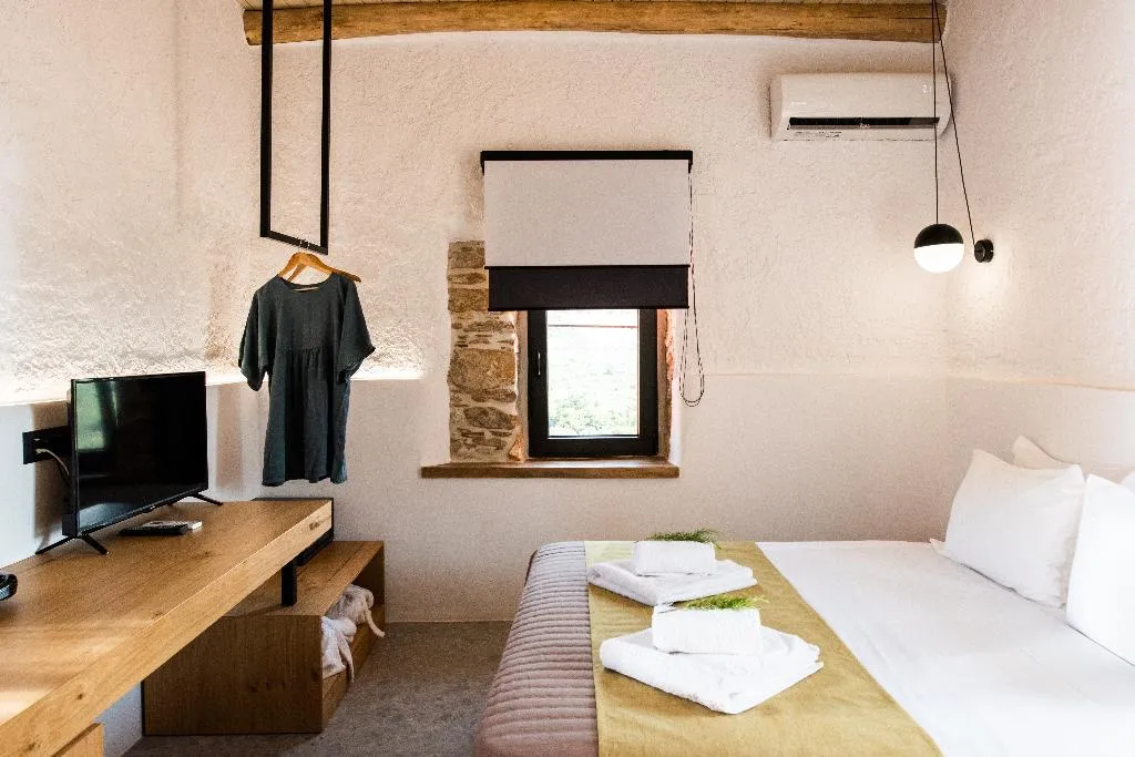 SUITE WITH JACUZZI Room, Lameriana Secret Village, Crete