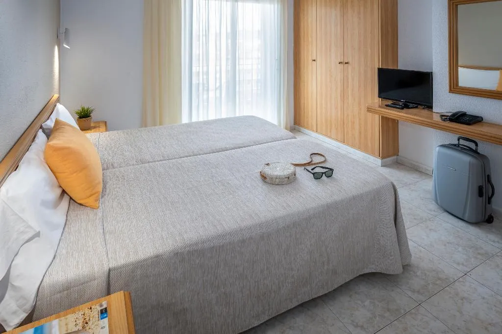 Double or Twin SIDE SEA VIEW Room, Sorrabona, Costa Brava