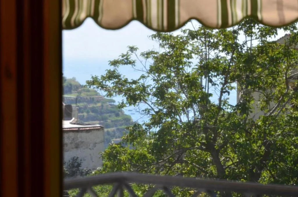 Room, B&B La Zagara, Naples