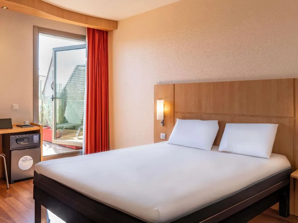 DOUBLE WITH TERRACE Room, Ibis Madrid Centro las Ventas, Madrid