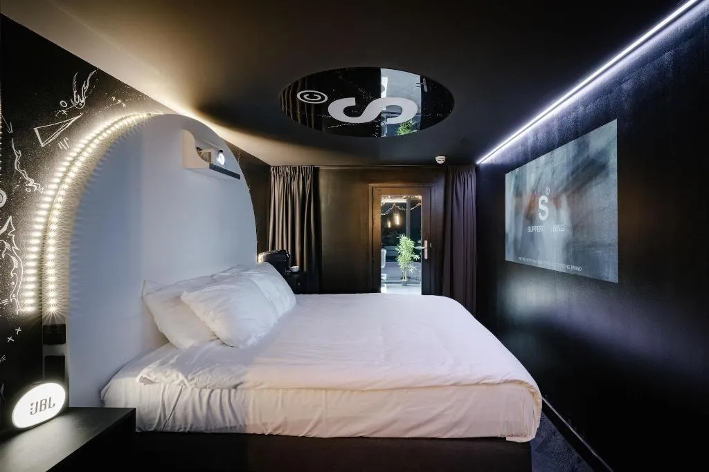 Room, Mr. Monkey Amsterdam, Amsterdam