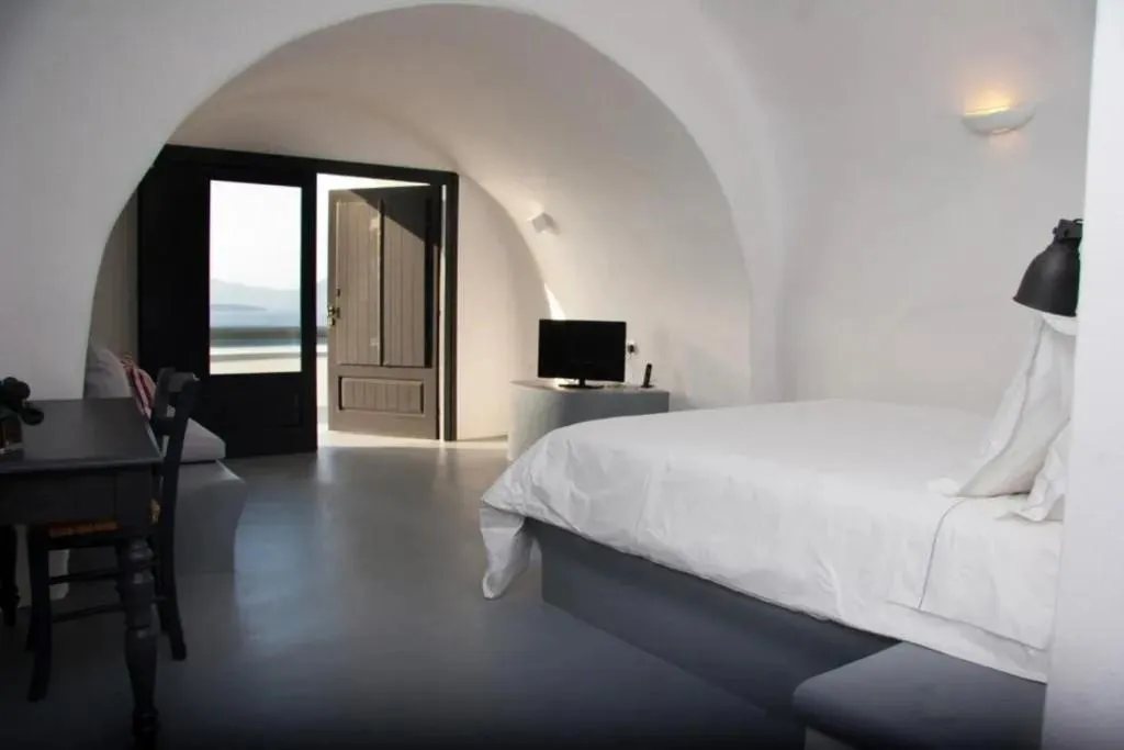 SUITE WITH PRIVATE POOL Room, Grand Ambassador Santorini, Santorini