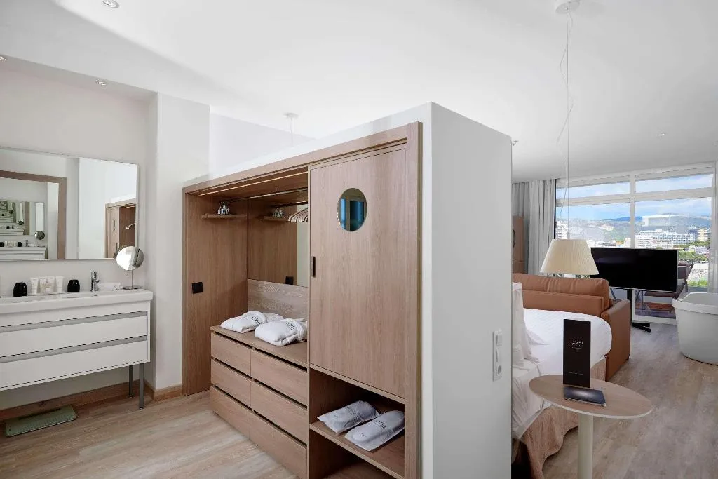 JUNIOR SUITE STANDARD Room, Melia Calvia Beach, Majorca