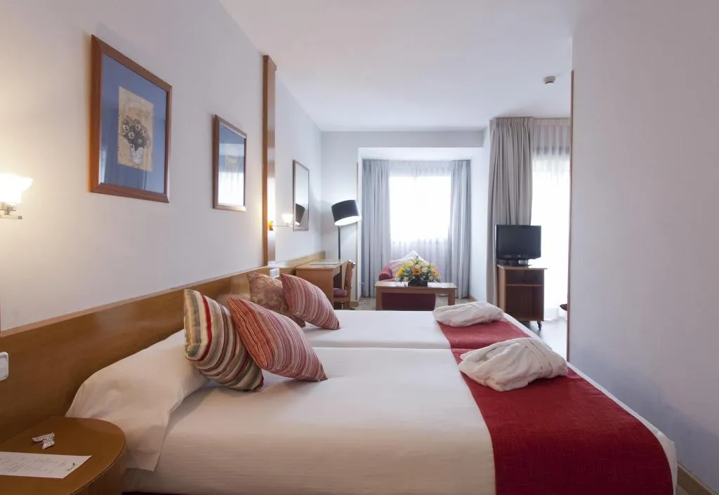 DOUBLE TWO BEDS Room, Muralto Madrid Princesa, Madrid