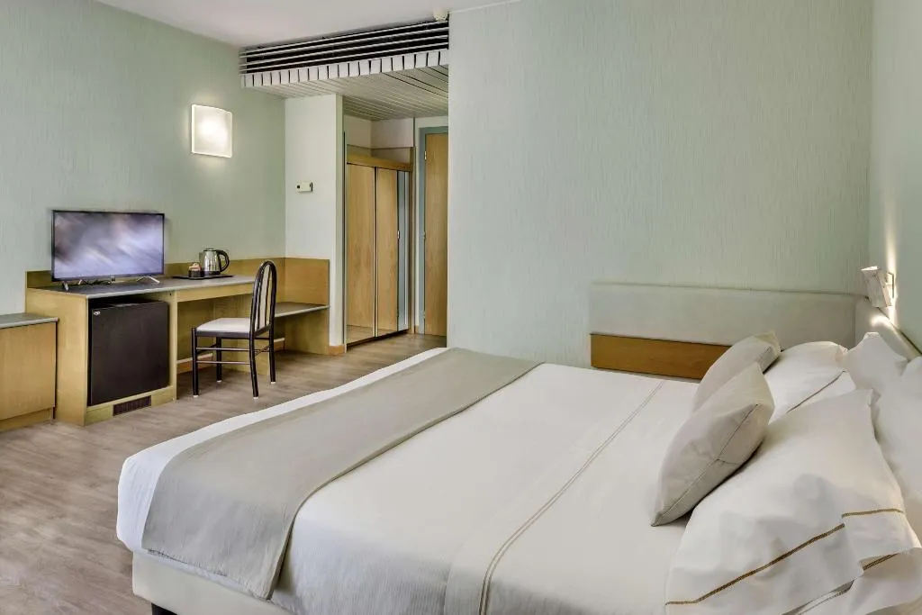 DOUBLE QUEEN SIZE BED Room, Best Western Hotel Residence Italia, Cagliari
