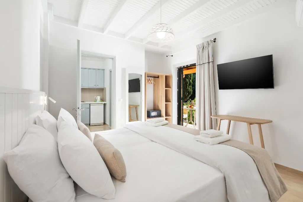 Room, Bella Vista Beach Hotel & Studios, Corfu