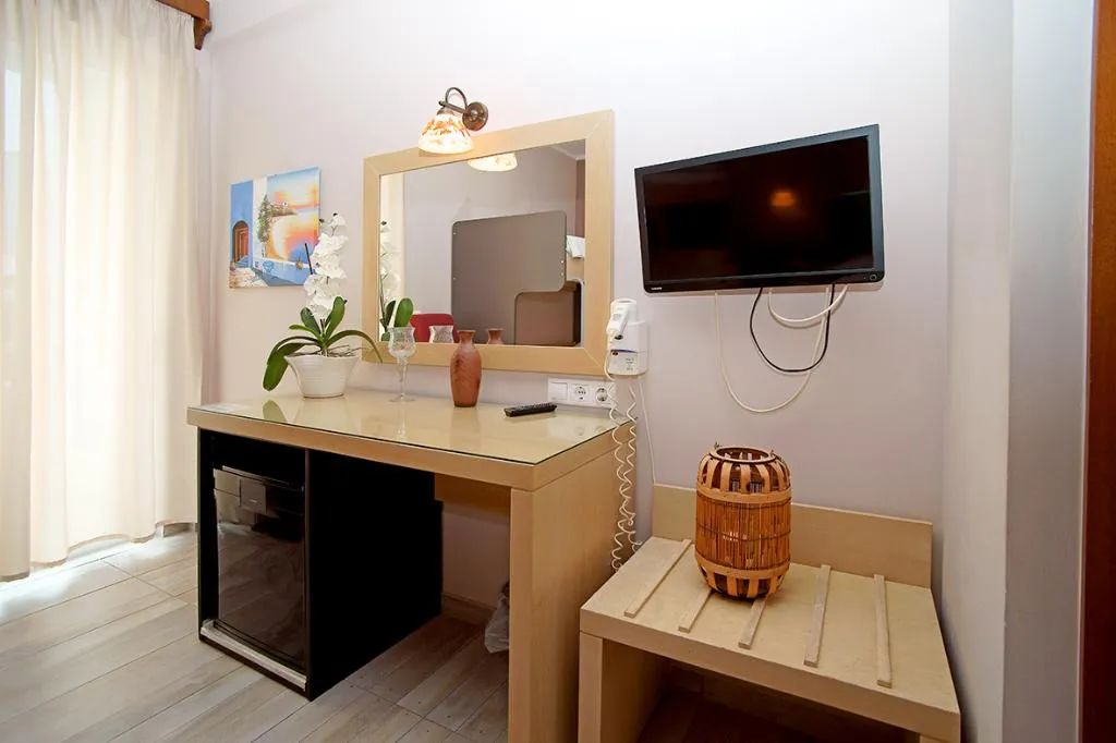 QUADRUPLE CITY VIEW Room, Kyparissia Beach, Athens