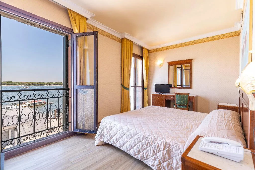 Double or Twin LAGOON VIEW Room, Hotel Panorama, Venice