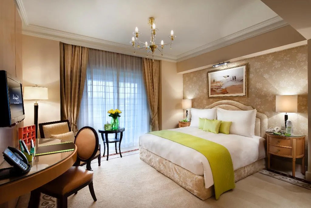 DOUBLE DELUXE Room, Kempinski Nile Hotel Garden City Cairo, Cairo