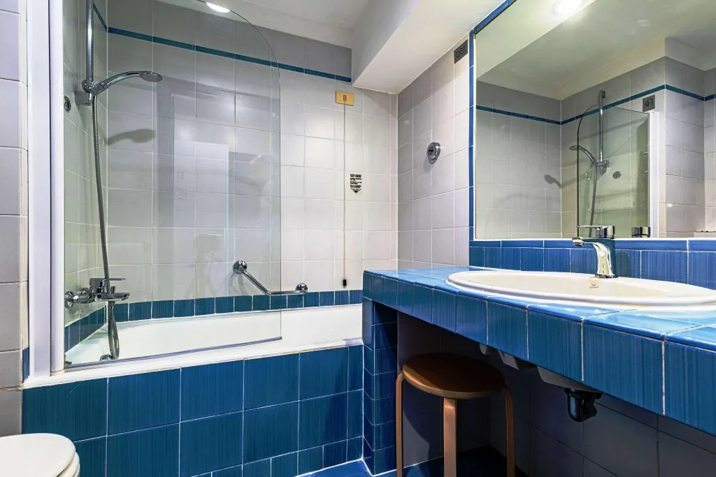 DOUBLE QUEEN SIZE BED Room, Hotel Blaise & Francis, Milan