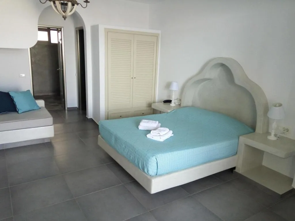 Room, Suites Blue Hotel and Spa, Santorini