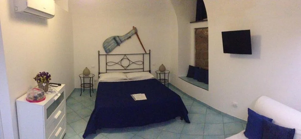 Room, B&B La Grotta Marina, Naples