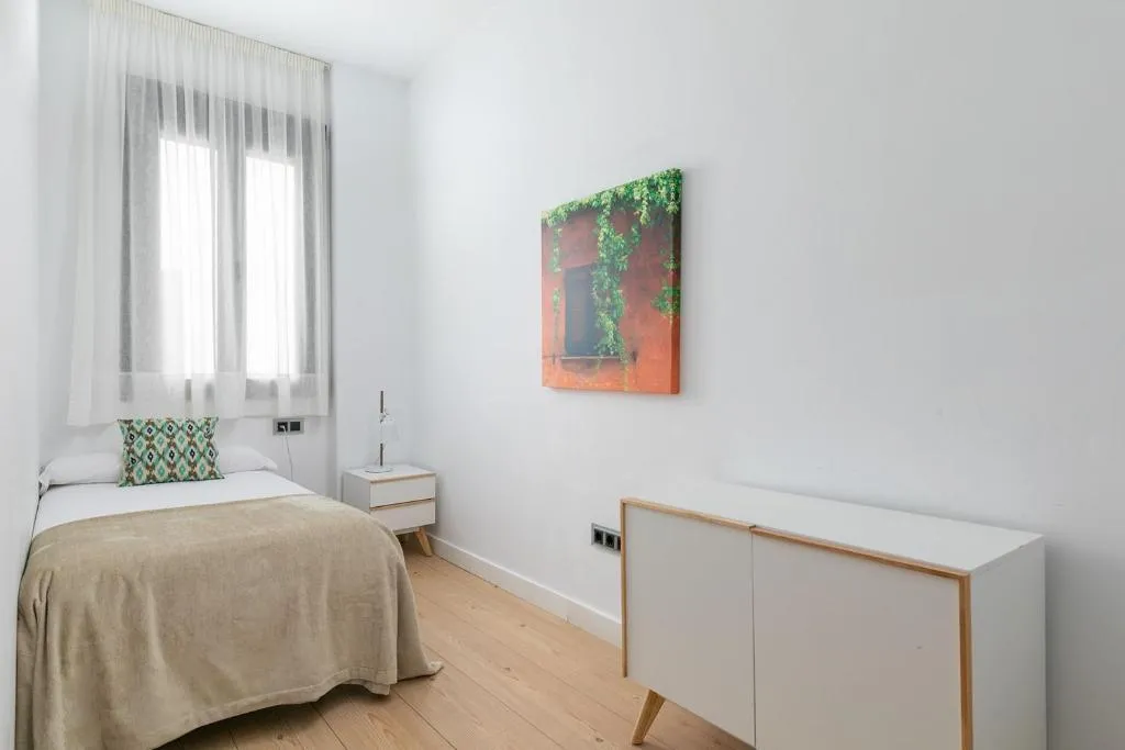 APARTMENT FOUR BEDROOMS Room, Holiday Rentals Tempa Museo, Seville
