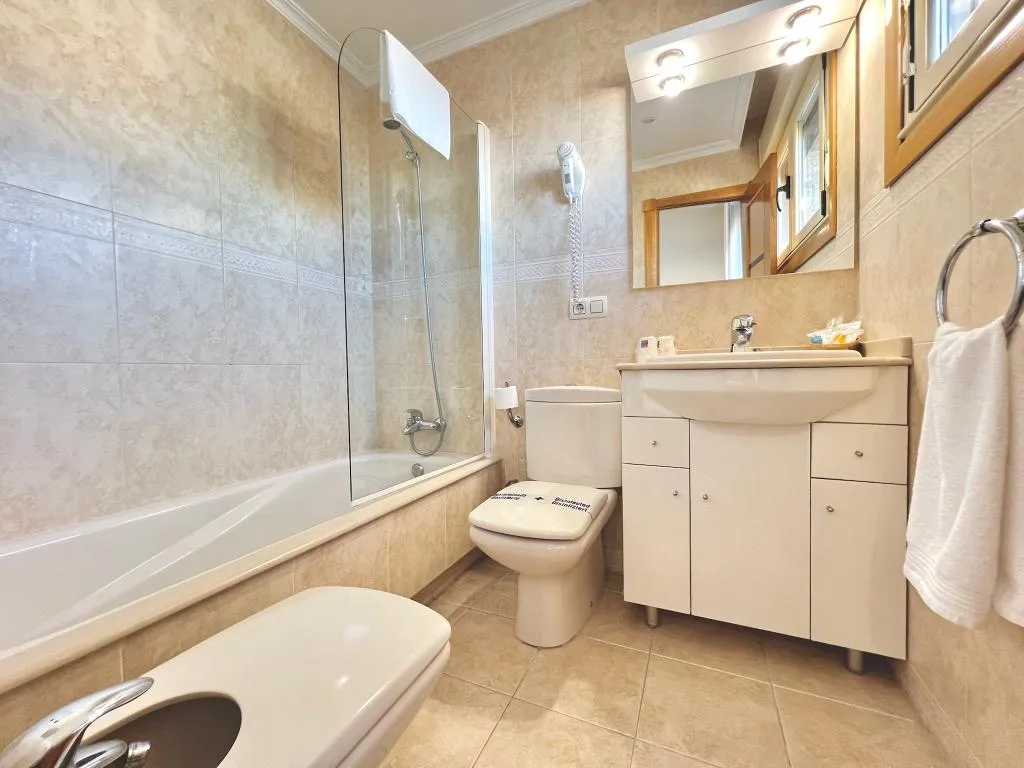 APARTMENT TWO BEDROOMS WITH TERRACE Room, Mediterraneo Real, Costa Del Sol