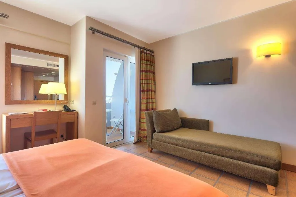 Room, The Views Monumental, Madeira