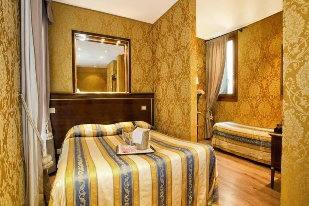 Room, Residenza Goldoni, Venice