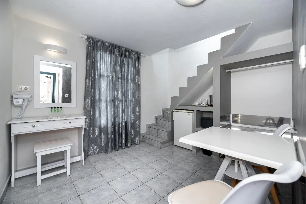 Double or Twin STANDARD Room, Villa Anemomilos Perissa, Santorini
