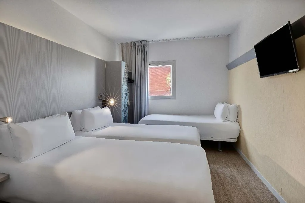TRIPLE STANDARD Room, B&B HOTEL Girona 2, Costa Brava