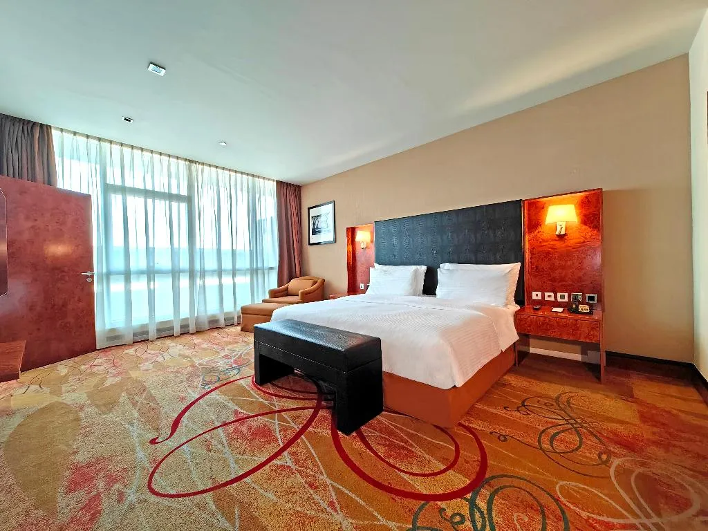 SINGLE CLUB Room, Millennium Airport Hotel Dubai, Dubai