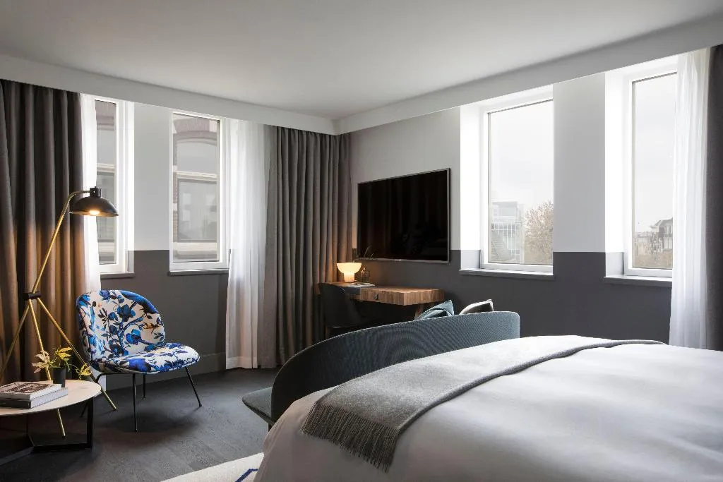DOUBLE PREMIUM KING BED Room, Kimpton De Witt Amsterdam, Amsterdam