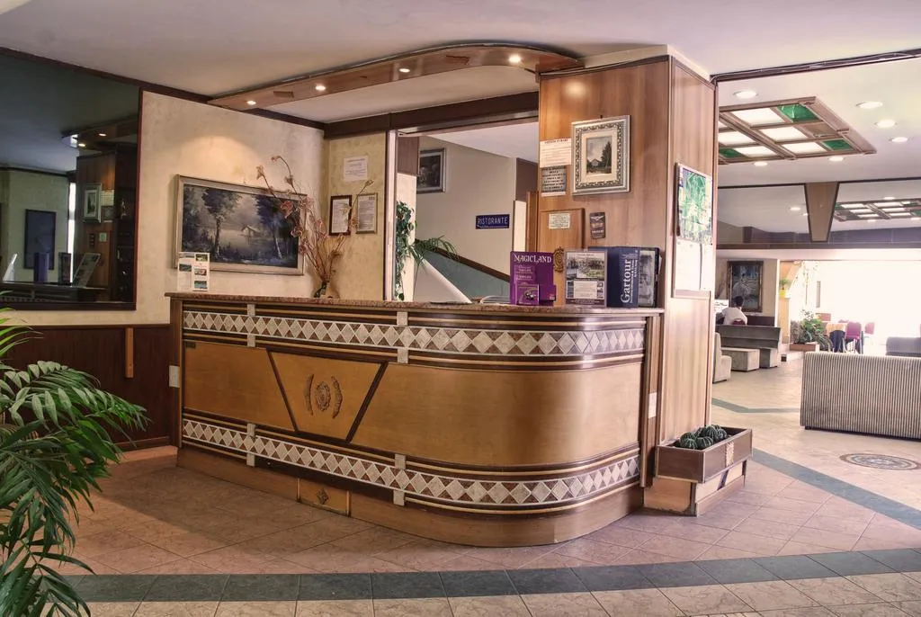 Lobby, Hotel Scacciapensieri, Rome