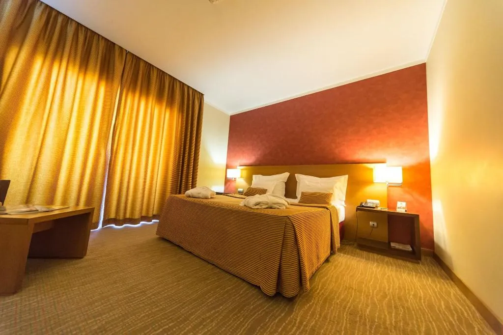 Room, Lusitânia, Porto