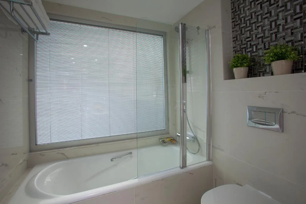SUITE SEA FRONT Room, King Evelthon Beach Hotel & Resort, Cyprus