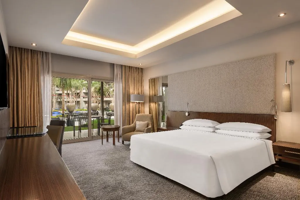DOUBLE DELUXE POOL VIEW Room, Dusit Thani LakeView Cairo, Cairo