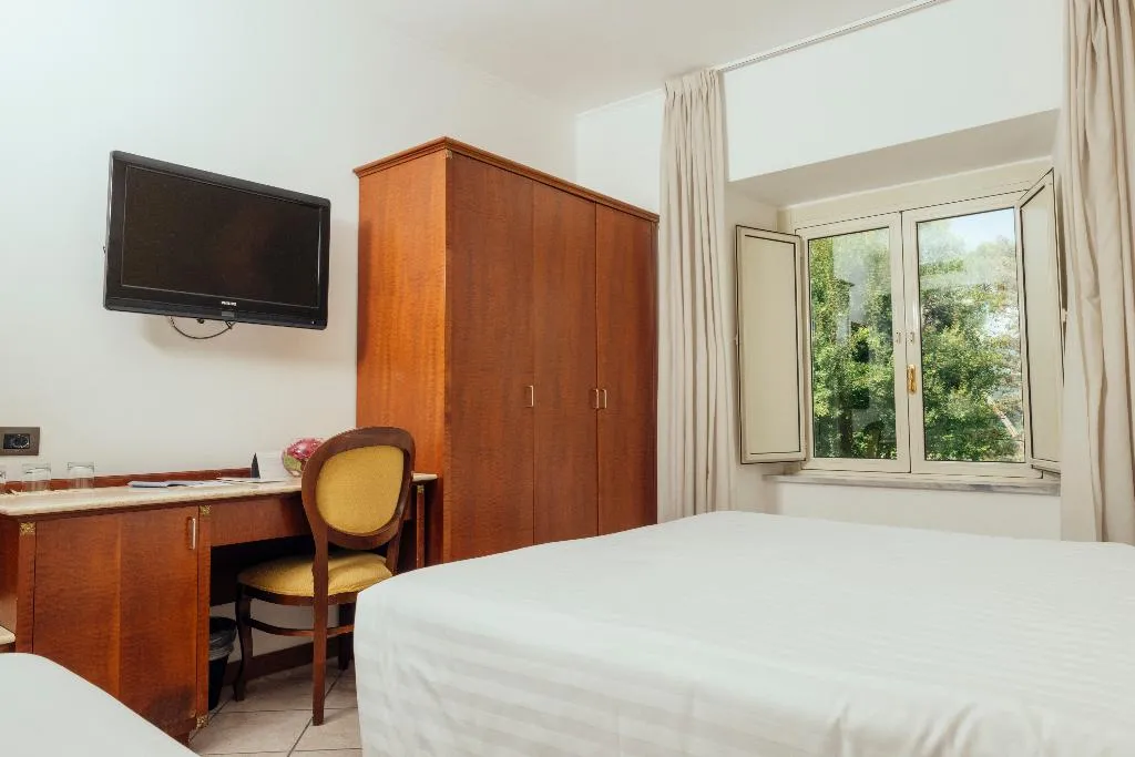 TRIPLE THREE BEDS Room, Grand Hotel Telese, Naples