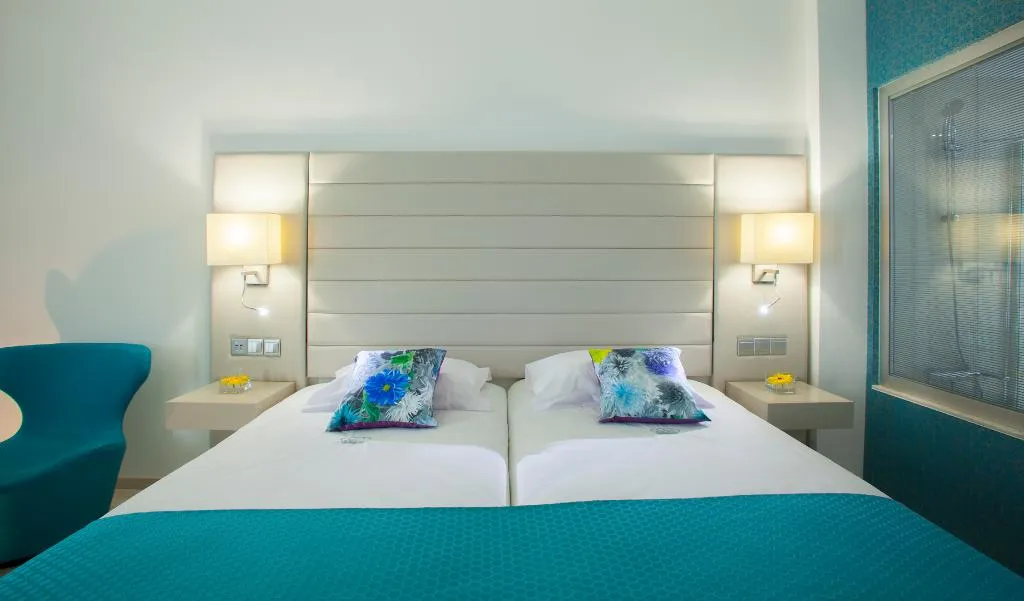 SUITE SEA FRONT Room, King Evelthon Beach Hotel & Resort, Cyprus
