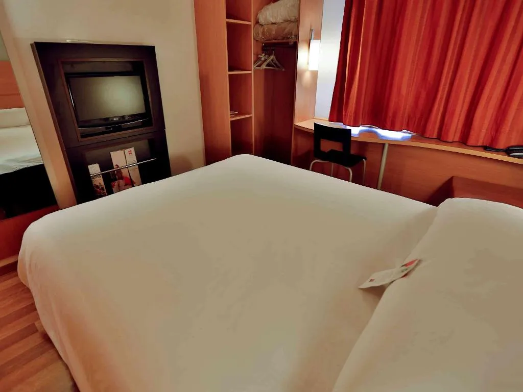 DOUBLE WITH DOUBLE BED Room, Ibis fes, Fez