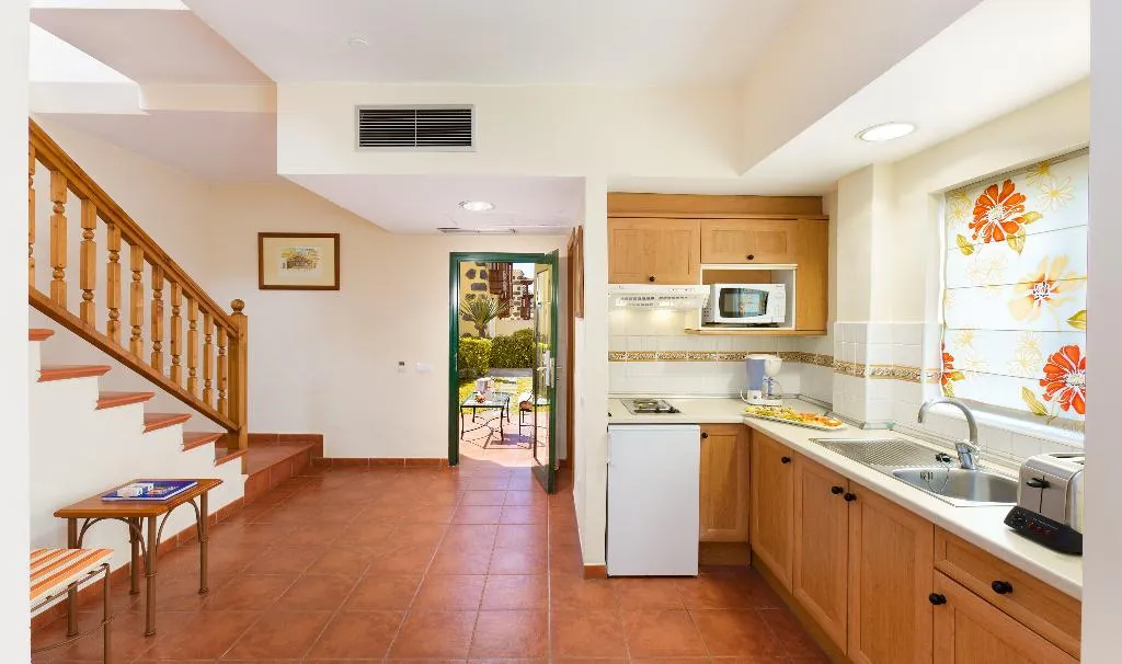 VILLA CAPACITY 6 TWO BEDROOMS Room, GF Isabel, Tenerife