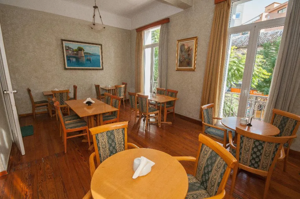 Restaurant, Cecil hotel, Athens